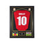 Ingelijst rood PSV 1986 replica nummer 10 voetbalshirt gesigneerd door Ruud Gullit met twee voetbalfoto’s.