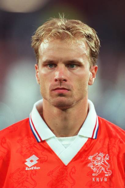 Dennis Bergkamp Gesigneerde Shirts & Memorabilia | Sport Memorabilia Netherlands