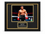 Deluxe ingelijste boksfoto gesigneerd door Mike Tyson met handtekening en naamplaatje.