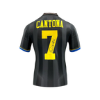 Eric Cantona Gesigneerd Manchester United Uitshirt 1994-96 - Sport Memorabilia Netherlands Eric Cantona Gesigneerd Manchester United Uitshirt 1994-96 Gesigneerd Voetbalshirt  Certificaat, Eric Cantona Manchester United Gesigneerd shirt Premier League Voetbal memorab, Gesigneerd, Gesigneerd Shirt, Premier League, Voetbal Memorabilia