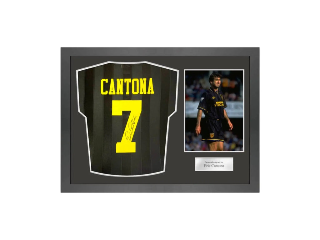 Eric Cantona Gesigneerd Manchester United Uitshirt 1994-96 Icon frame - Sport Memorabilia Netherlands Eric Cantona Gesigneerd Manchester United Uitshirt 1994-96 Icon frame Icon Frame  Certificaat, Eric Cantona Manchester United Gesigneerd shirt Premier League Voetbal memorab, Gesigneerd, Gesigneerd Shirt, Icon Frame, Premier League, Voetbal Memorabilia