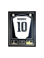 Luka Modrić Gesigneerd Real Madrid Thuisshirt 2022-23 -Deluxe Frame Shirt - Sport Memorabilia Netherlands Luka Modrić Gesigneerd Real Madrid Thuisshirt 2022-23 -Deluxe Frame Shirt Ingelijste Shirts - Deluxe Frame  Certificaat, Deluxe Frame Shirt, Gesigneerd, Gesigneerd Shirt, Kroatië, La Liga, Luka Modrić, Real Madrid, Voetbal Memorabilia