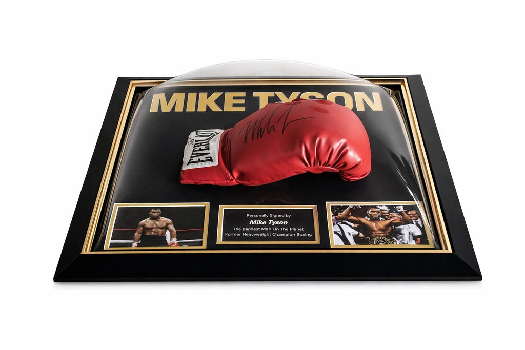 Mike Tyson Gesigneerde Everlast Bokshandschoen Ingelijst - Deluxe Dome Display - Sport Memorabilia Netherlands