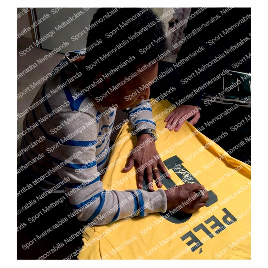 Pelé Gesigneerd Brazilië 1970 Retro Shirt - Deluxe Frame (kopie) - Sport Memorabilia Netherlands