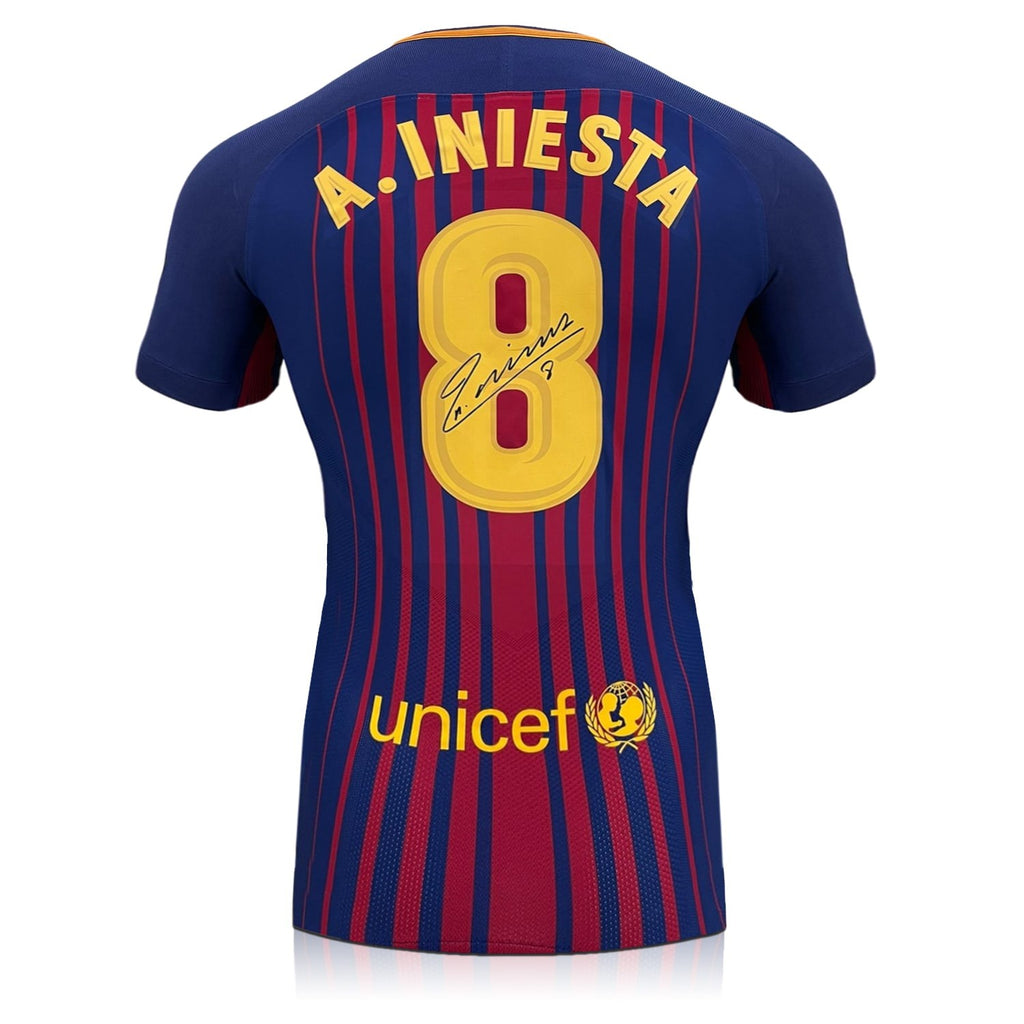 Authentiek gesigneerd FC Barcelona shirt van Andrés Iniesta met certificaat van echtheid. Exclusieve voetbalmemorabilia van Sport Memorabilia Netherlands.
