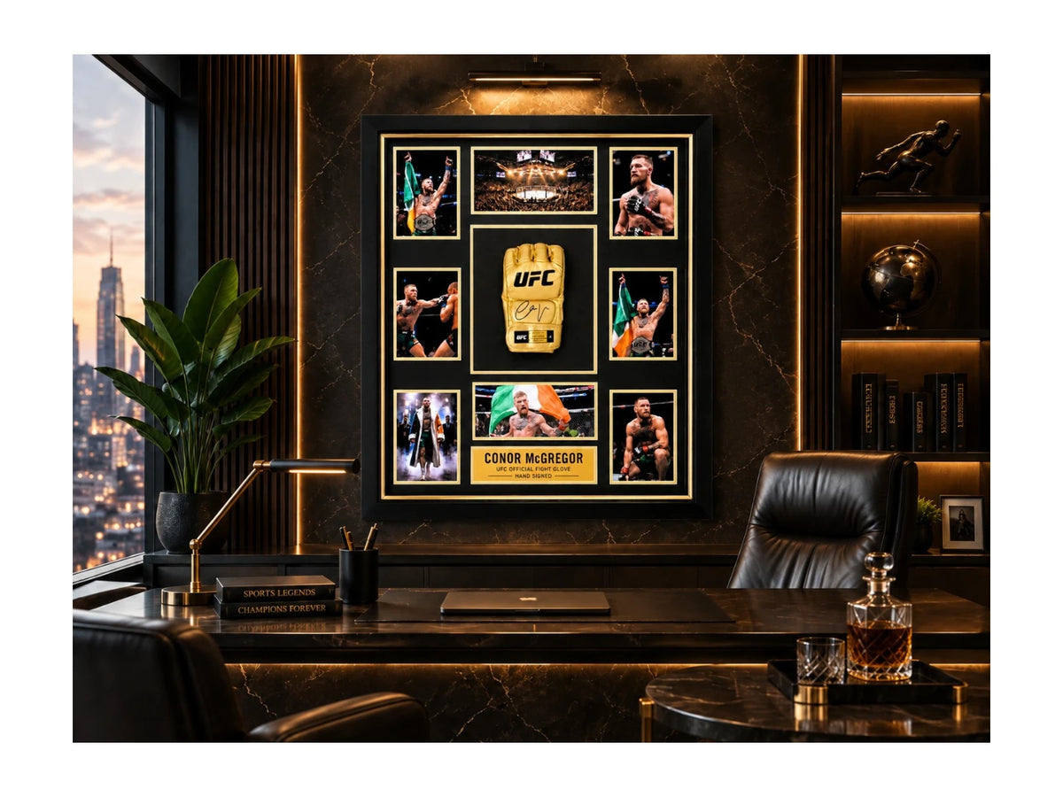 conor-mcgregor-gesigneerde-gouden-ufc-handschoen-ingelijst-interieur