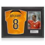Dennis Bergkamp Gesigneerd Holland 2022-23 Voetbalshirt met Icon Frame en Foto Kopen - Uniek Collectie_ITEM - Sport Memorabilia Netherlands