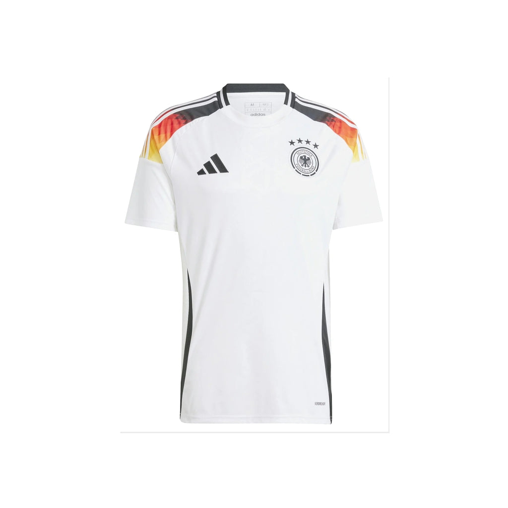 Voorkant van het witte Duitsland Euro 2024 Adidas voetbalshirt met nationaal embleem, vier sterren en details in de Duitse kleuren.