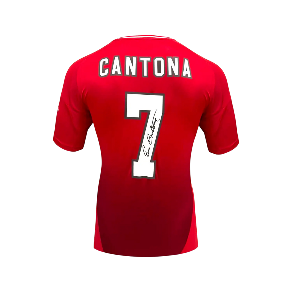 Achterkant van een rood Manchester United nummer 7 voetbalshirt gesigneerd door Eric Cantona.