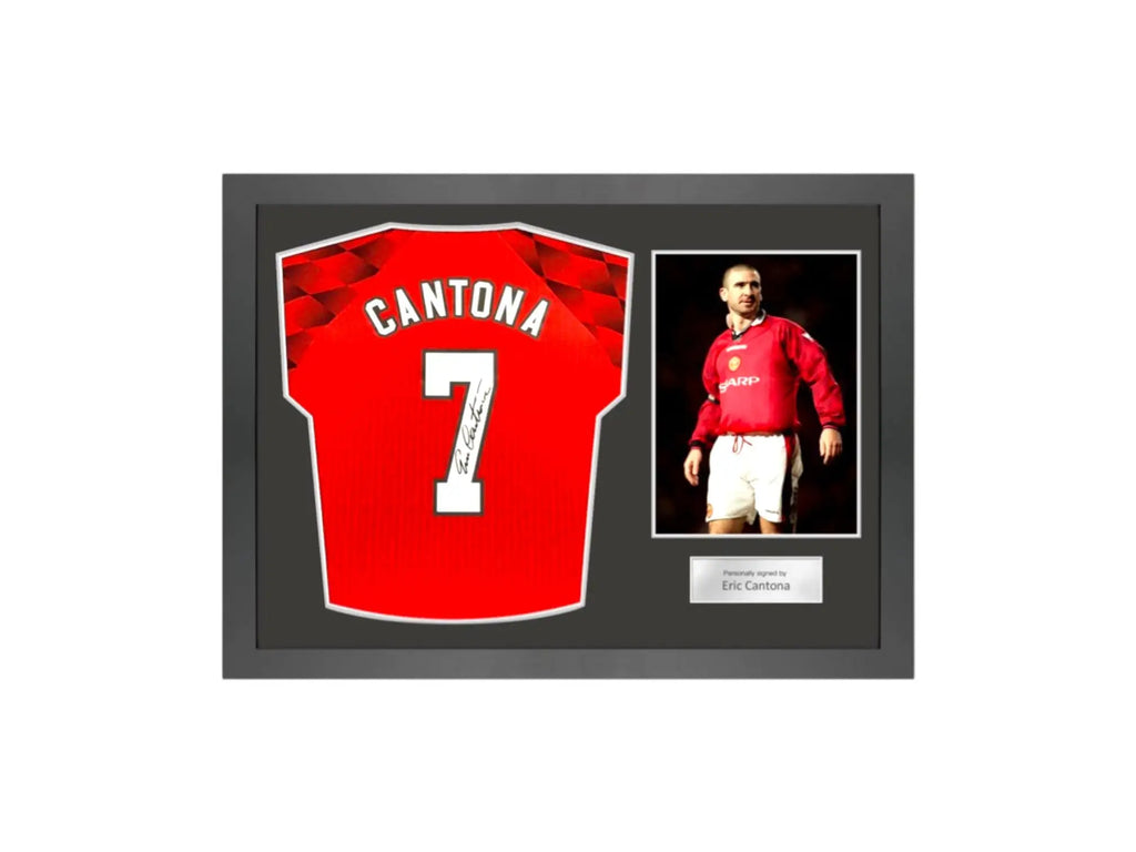 Eric Cantona Gesigneerd Manchester United Thuisshirt 1996-98 Icon Frame - Sport Memorabilia Netherlands Eric Cantona Gesigneerd Manchester United Thuisshirt 1996-98 Icon Frame Icon Frame  Certificaat, Eric Cantona Manchester United Gesigneerd shirt Premier League Voetbal memorab, Gesigneerd, Gesigneerd Shirt, Icon Frame, Premier League, Voetbal Memorabilia