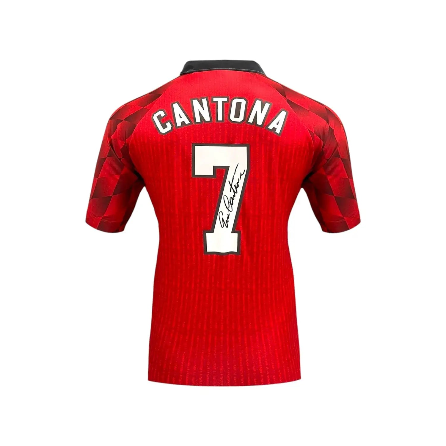 Eric Cantona Gesigneerd Manchester United Thuisshirt 1996-98 - Sport Memorabilia Netherlands Eric Cantona Gesigneerd Manchester United Thuisshirt 1996-98 Gesigneerd Voetbalshirt  Certificaat, Eric Cantona Manchester United Gesigneerd shirt Premier League Voetbal memorab, Gesigneerd, Gesigneerd Shirt, Premier League, Voetbal Memorabilia Hoofdafbeelding