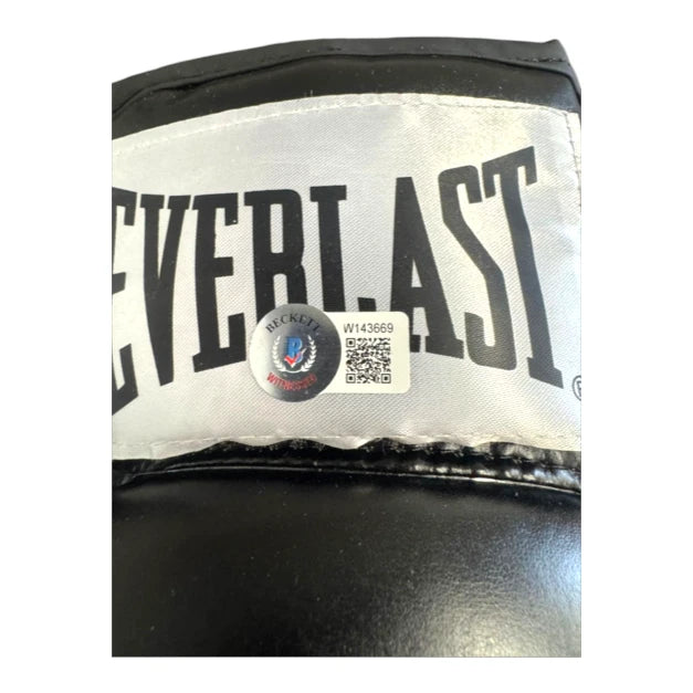 Beckett authenticiteitssticker op de gesigneerde Everlast bokshandschoen van Floyd Mayweather Jr.