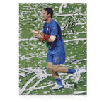 Gesigneerde voetbalfoto van Francesco Totti met de WK-trofee voor Italië.