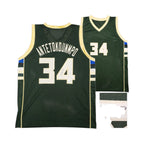 Giannis Antetokounmpo gesigneerd Milwaukee Bucks basketbalshirt met rugnummer 34, voor- en achterkant met handtekening-detail