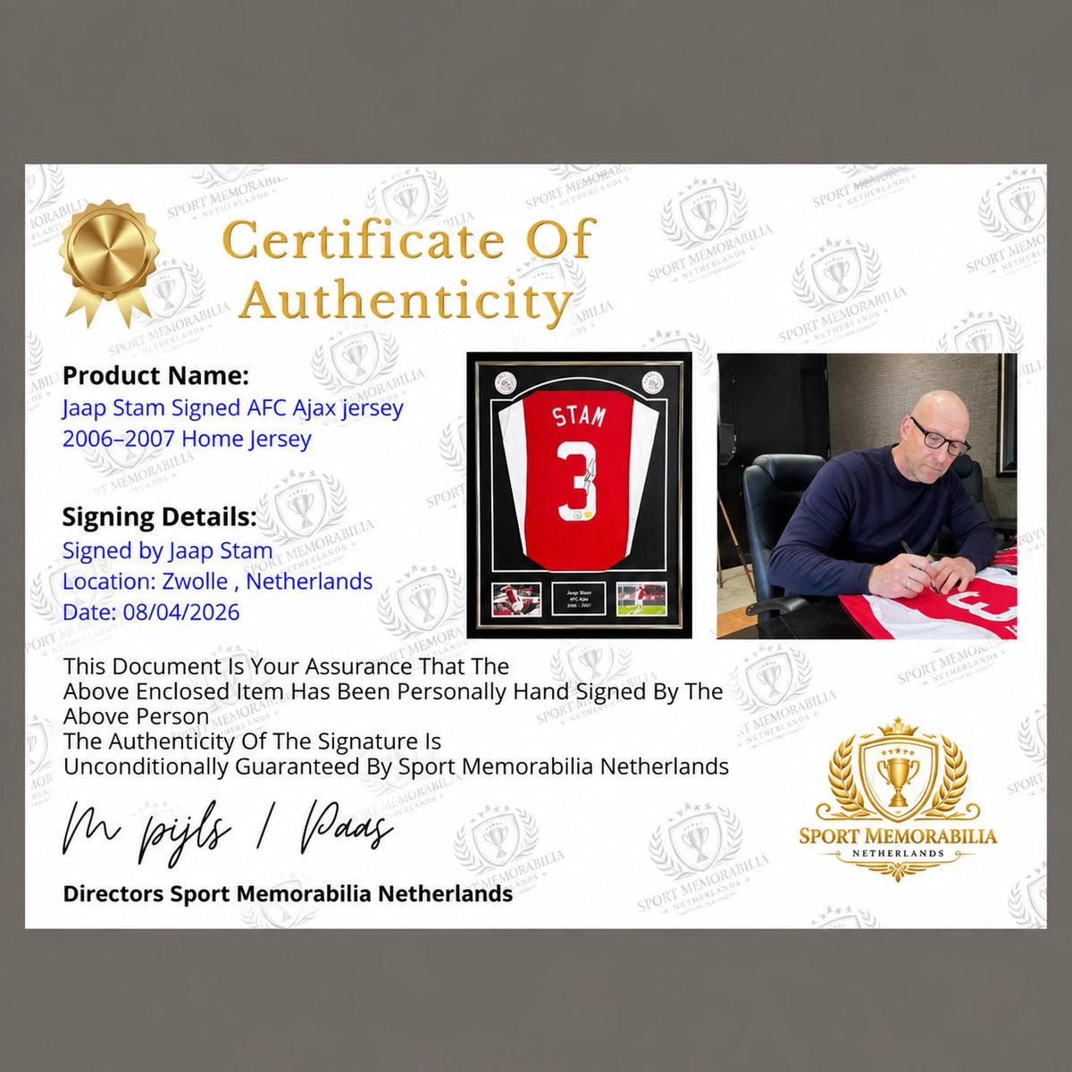 Certificaat van echtheid van het door Jaap Stam gesigneerde Ajax voetbalshirt met foto van het signeermoment