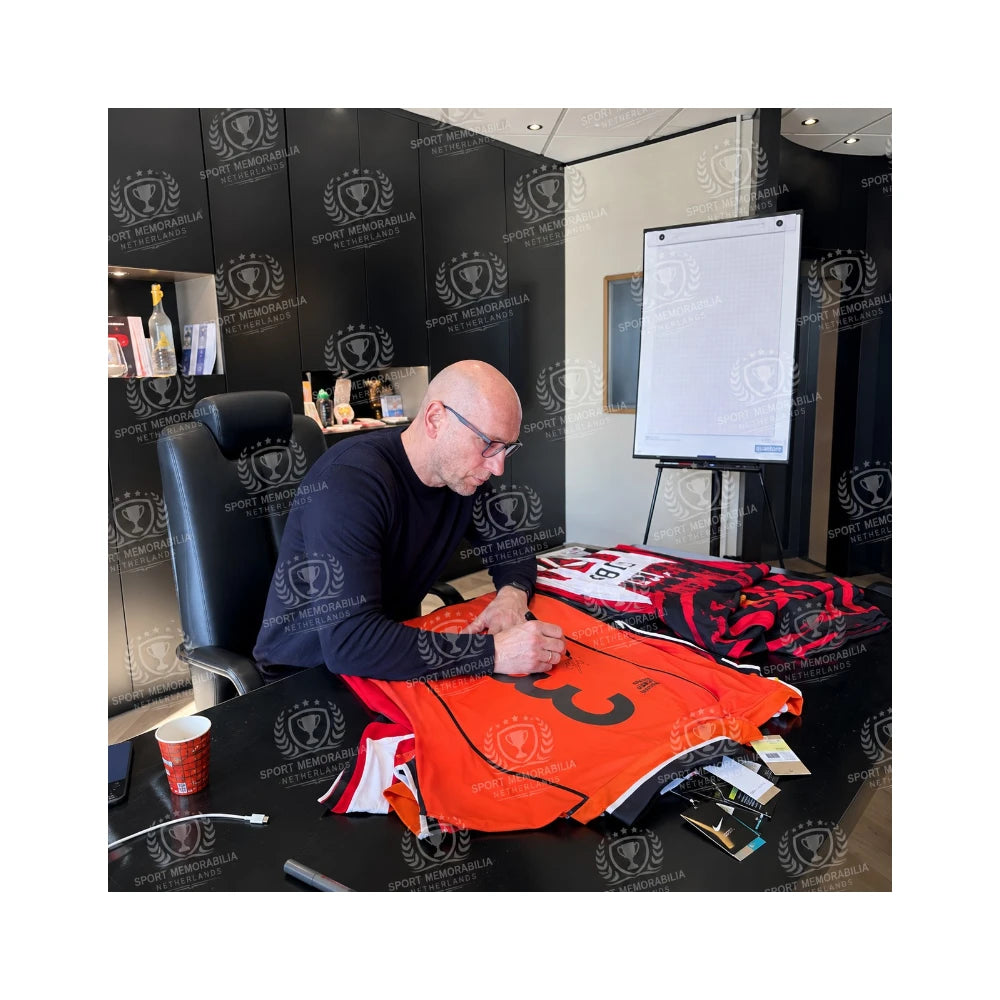 Certificaat van echtheid van een door Jaap Stam gesigneerd Nederlands voetbalshirt uit 1998-2000