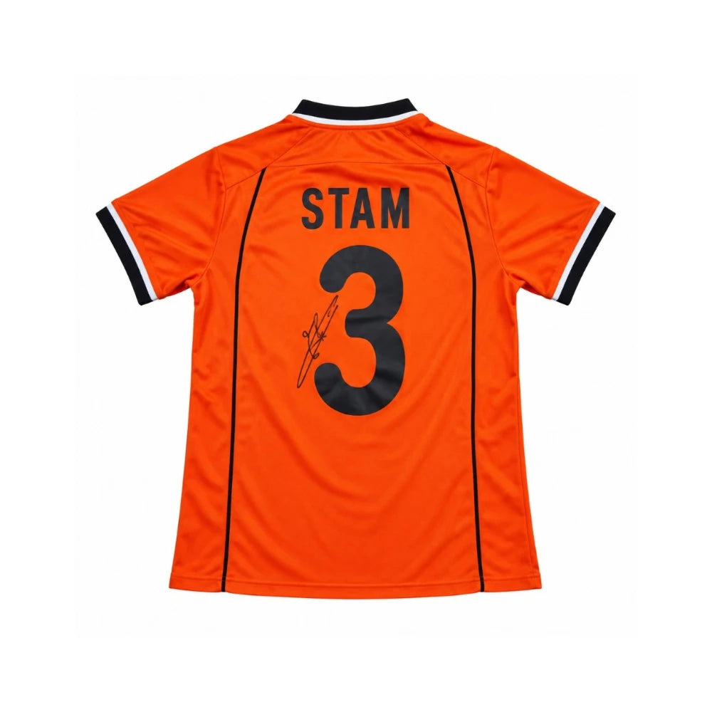 Door Jaap Stam gesigneerd Nederlands voetbalshirt met naam Stam en rugnummer 3, achterkant