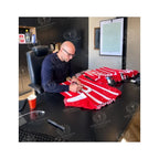Jaap Stam tijdens het signeren van een PSV 1995-1996 home voetbalshirt met rugnummer 3