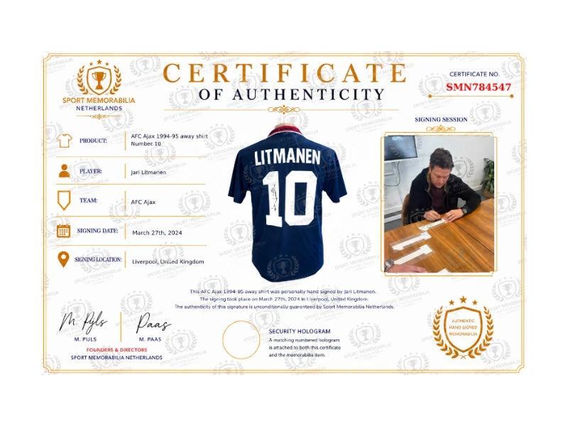 Certificaat van echtheid van Sport Memorabilia Netherlands voor een door Jari Litmanen gesigneerd Ajax uitshirt 1994/1995 met rugnummer 10, inclusief foto van de signeersessie en authenticiteitsgarantie.