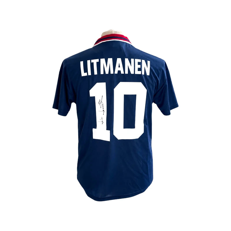 Achterkant van het door Jari Litmanen gesigneerde donkerblauwe Ajax uitshirt 1994/1995 met naam Litmanen, wit rugnummer 10 en zwarte handtekening.