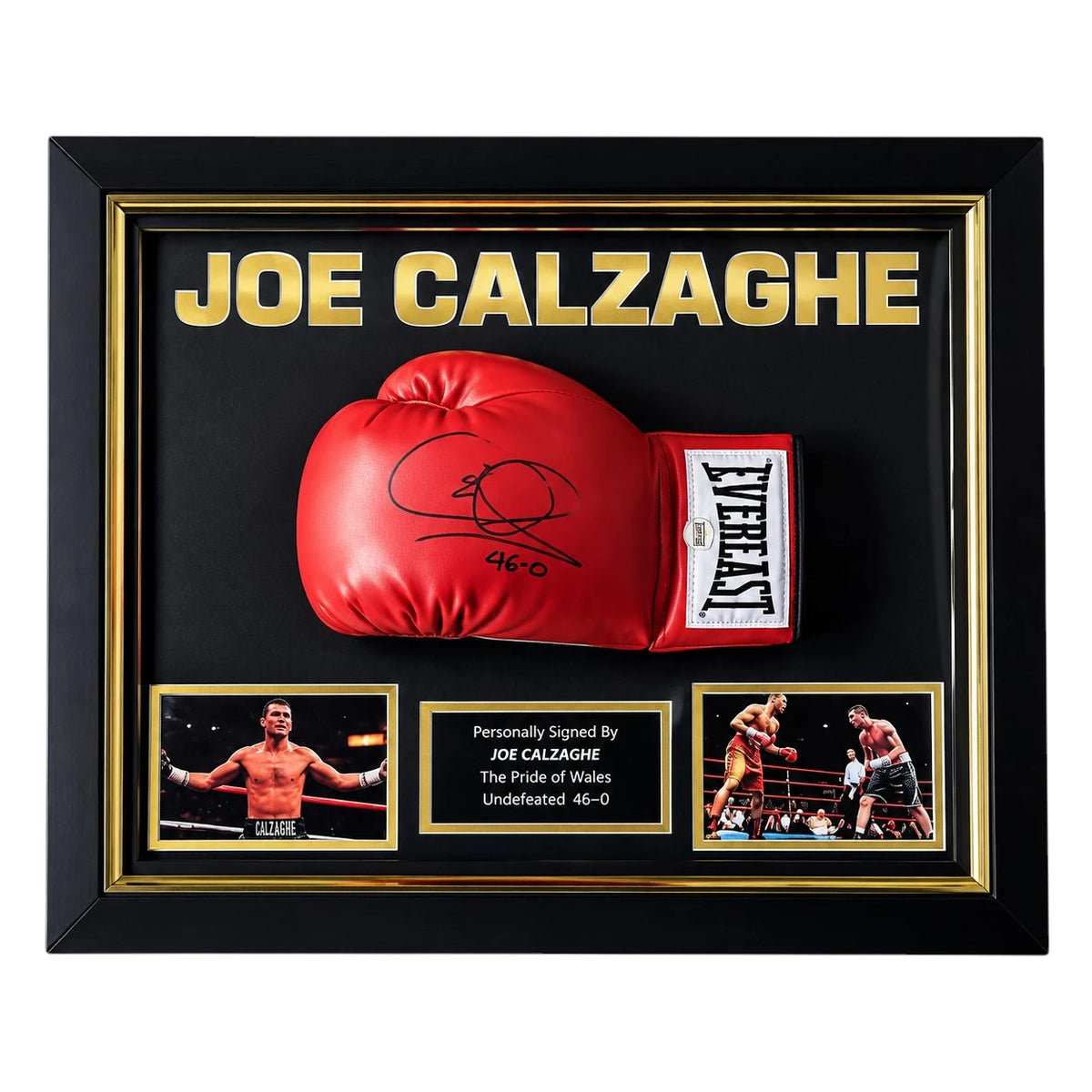 Rode Everlast bokshandschoen gesigneerd door Joe Calzaghe met 46-0 inscriptie, professioneel ingelijst in een zwart-gouden Deluxe Frame met twee boksfoto's. Main image