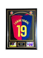 Ingelijst deluxe frame met gesigneerd FC Barcelona shirt van Lamine Yamal nummer 19