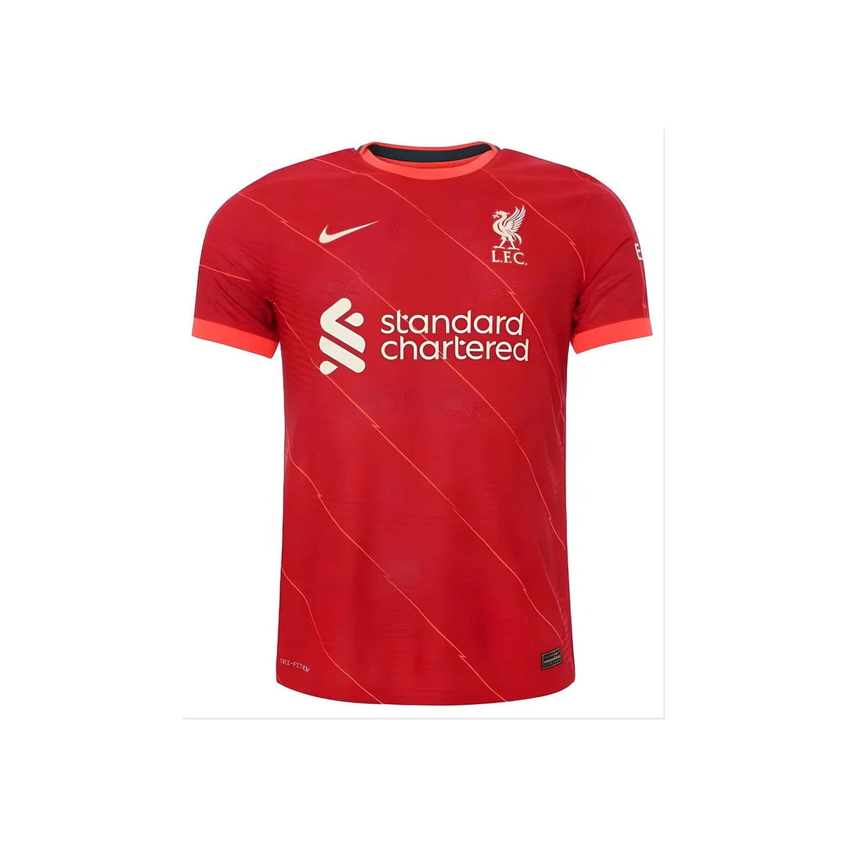 Voorkant van een rood Liverpool Nike voetbalshirt met Standard Chartered-sponsor en clublogo.