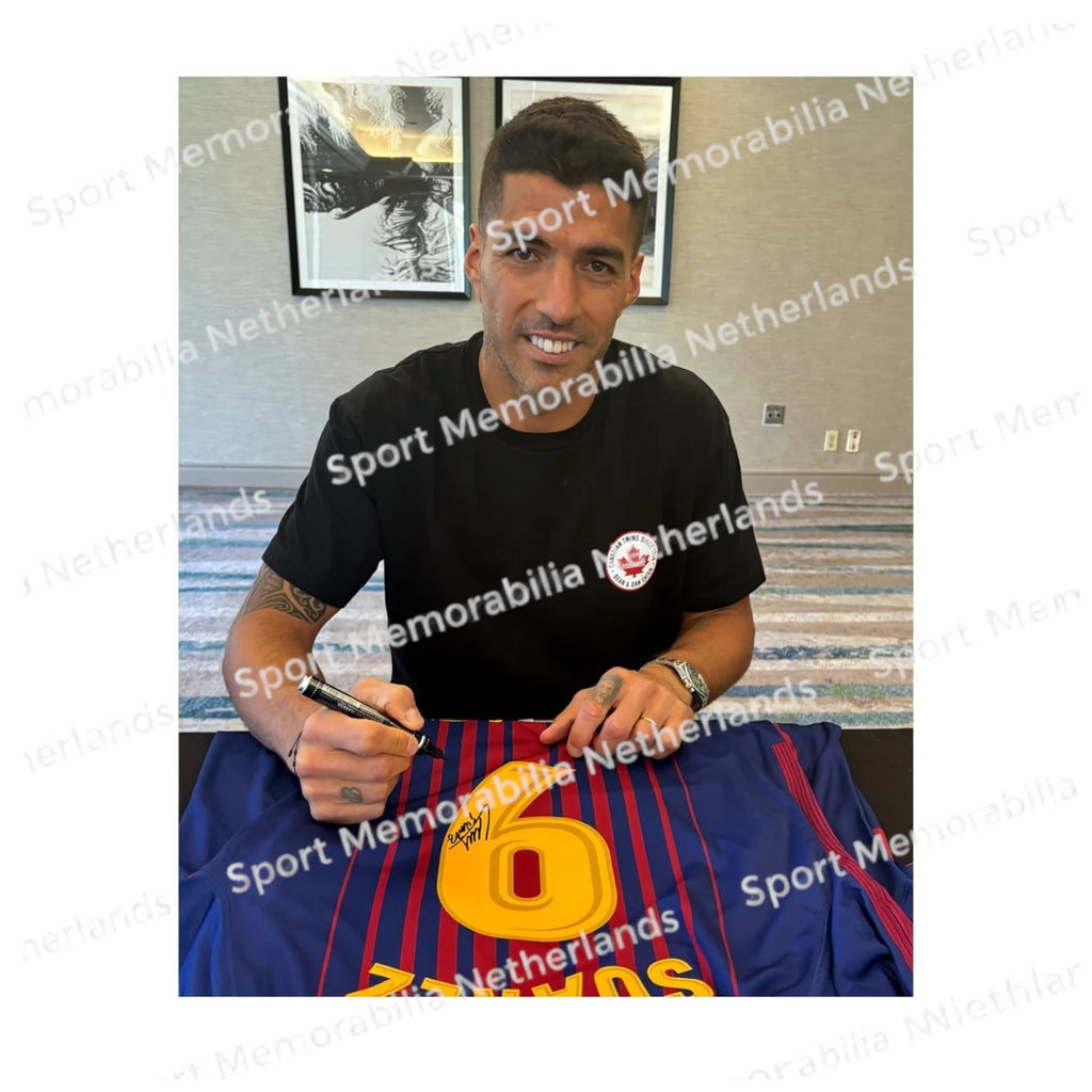 Signing proof of Luis Suárez signing an official Barcelona 2017-18 football shirt during a private signing session.