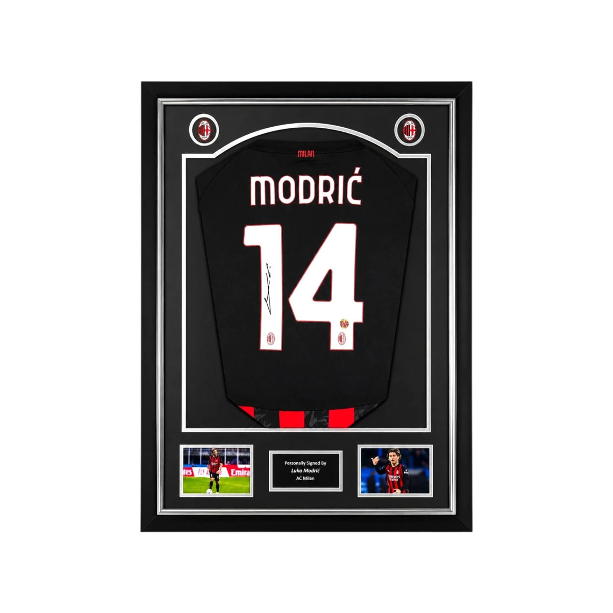 Framed Luka Modrić signed AC Milan 2025-26 home football shirt display with authentication hologram and player photos. Hoofdafbeelding