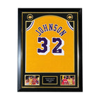 Magic Johnson gesigneerd Los Angeles Lakers basketbalshirt met rugnummer 32, professioneel ingelijst in Deluxe Frame