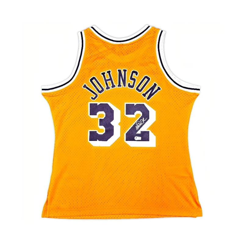 Magic Johnson gesigneerd Los Angeles Lakers basketbalshirt met rugnummer 32, achterkant met handtekening