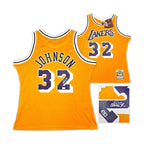 Magic Johnson gesigneerd Los Angeles Lakers basketbalshirt met rugnummer 32, voor- en achterkant met handtekening-detail