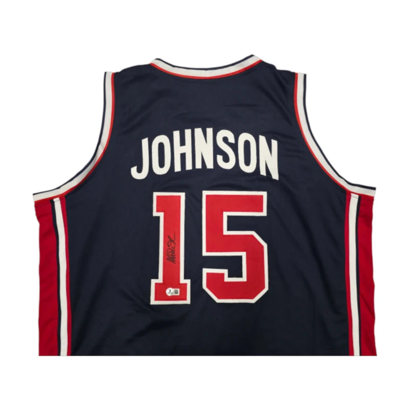 Magic Johnson gesigneerd USA Dream Team basketbalshirt met rugnummer 15, achterkant met handtekening