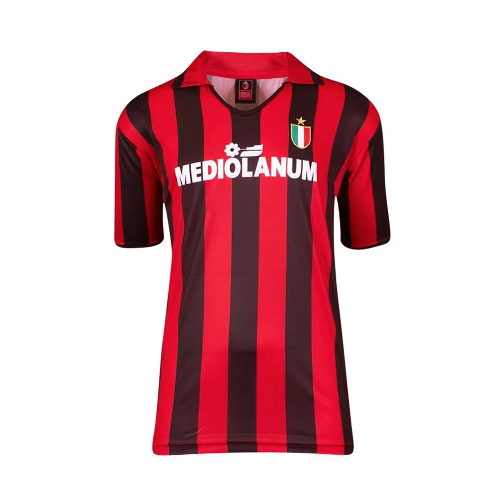Retro AC Milan voetbalshirt met Mediolanum sponsor – model van het gesigneerde Marco van Basten shirt.