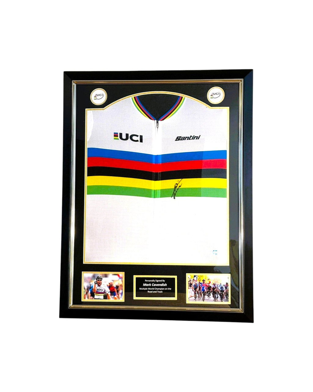 Ingelijst wereldkampioen wielershirt gesigneerd door Mark Cavendish met twee wielerfoto’s.