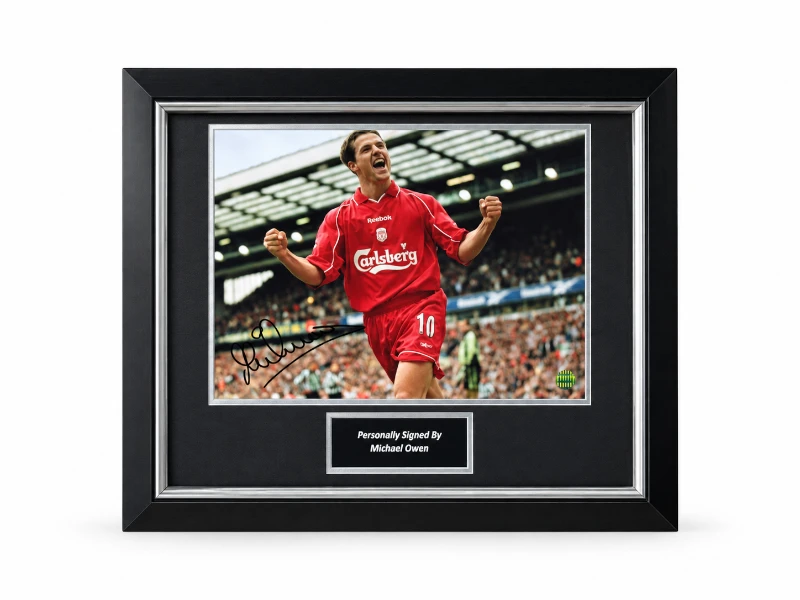 Deluxe ingelijste Liverpool-foto gesigneerd door Michael Owen met handtekening en naamplaatje.