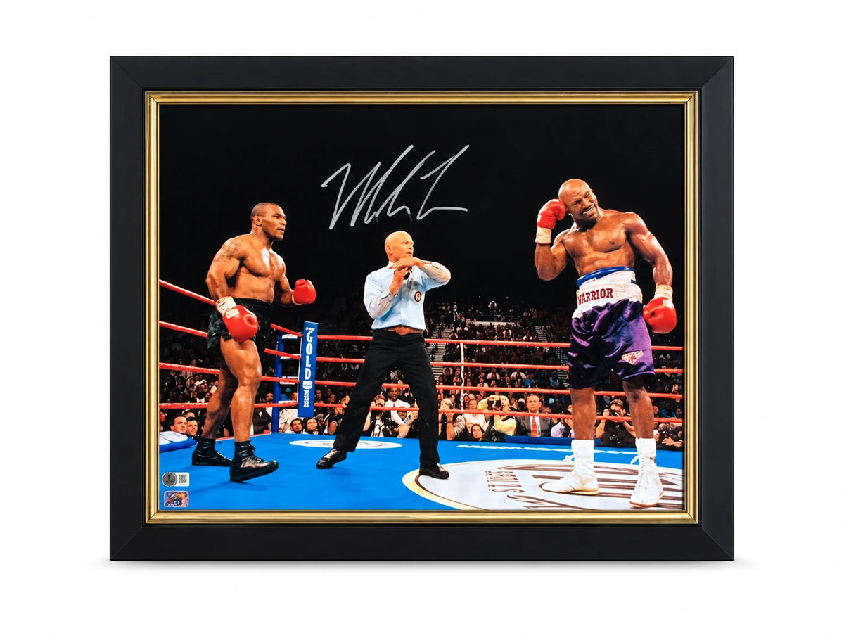 Deluxe ingelijste boksfoto gesigneerd door Mike Tyson met handtekening en bokswedstrijd.