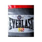 Detailfoto van de Beckett Authentication- en Fiterman Sports-authenticiteitsstickers op de rode Everlast bokshandschoen, gesigneerd door Mike Tyson.