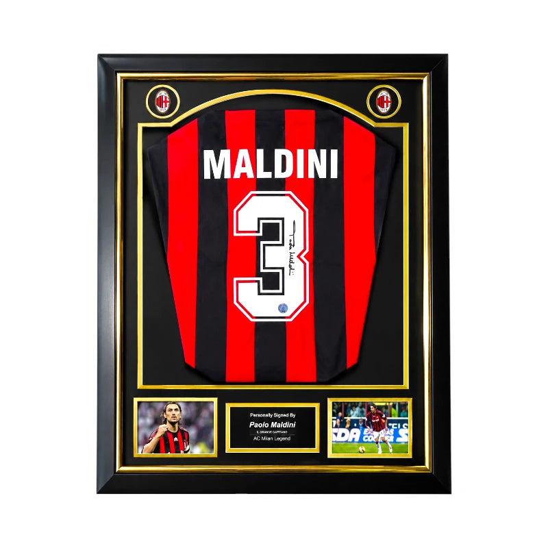 Rood-zwart AC Milan 1988 retro voetbalshirt gesigneerd door Paolo Maldini, met rugnummer 3, professioneel ingelijst in een zwart-gouden Deluxe Frame met twee spelersfoto's. Hoofdafbeelding