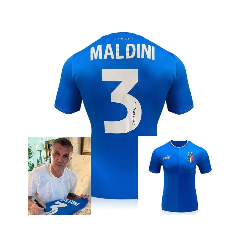 Paolo Maldini gesigneerd Italië voetbalshirt met rugnummer 3 en foto van het signeermoment.