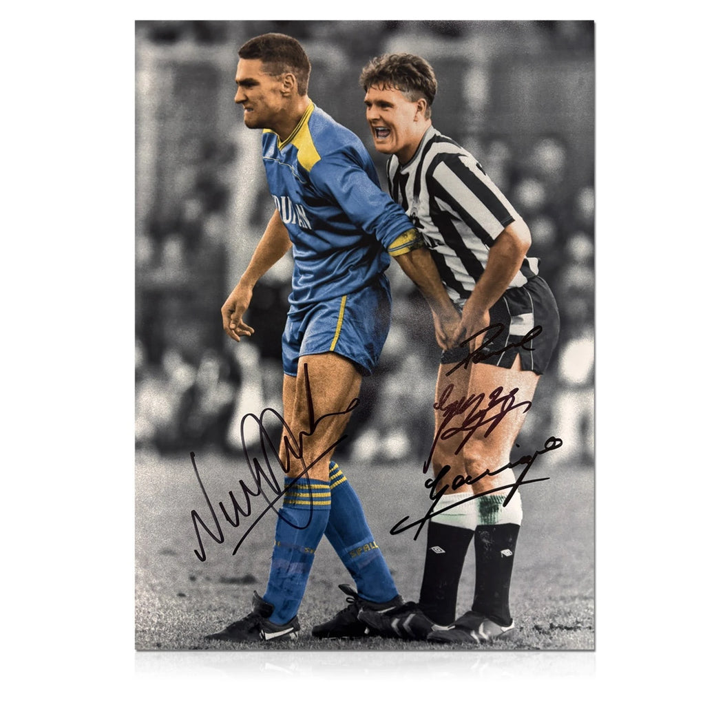 Gesigneerde voetbalfoto van Paul Gascoigne en Vinnie Jones tijdens een bekend wedstrijdmoment.
