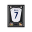 Deluxe ingelijst Real Madrid nummer 7 voetbalshirt gesigneerd door Raúl González Blanco met foto’s en naamplaatje.