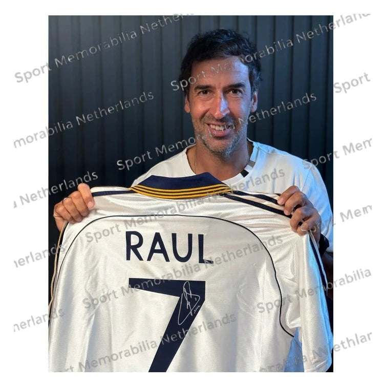 Signing proof of Raúl González Blanco with a signed Real Madrid 1999-2000 home football shirt.