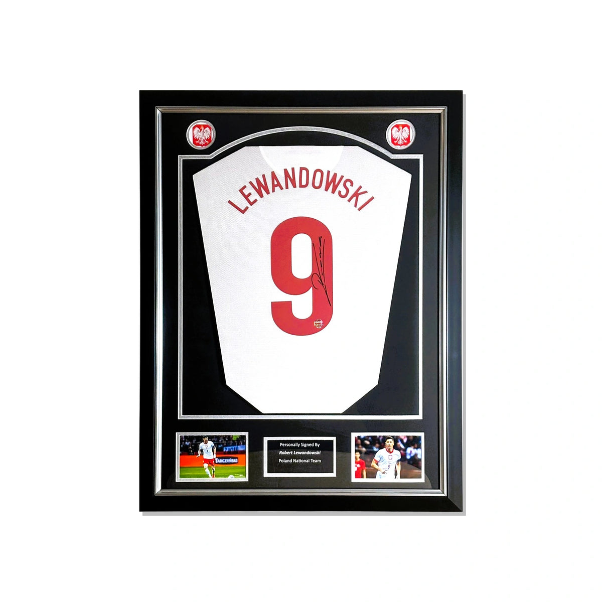 Deluxe ingelijst Polen nummer 9 voetbalshirt gesigneerd door Robert Lewandowski met handtekening op het rugnummer.