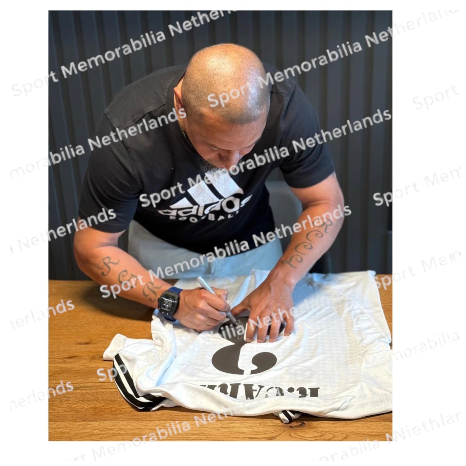 Signing proof of Roberto Carlos signing an official Real Madrid 2024-25 football shirt during a private signing session.
