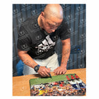 Signing proof van Roberto Carlos tijdens het signeren van een gesigneerde Brazilië voetbalfoto.