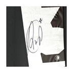 Detailfoto van de originele handtekening van Robin van Persie op een gesigneerd Feyenoord voetbalshirt met rugnummer 32, professioneel ingelijst als Deluxe Frame.