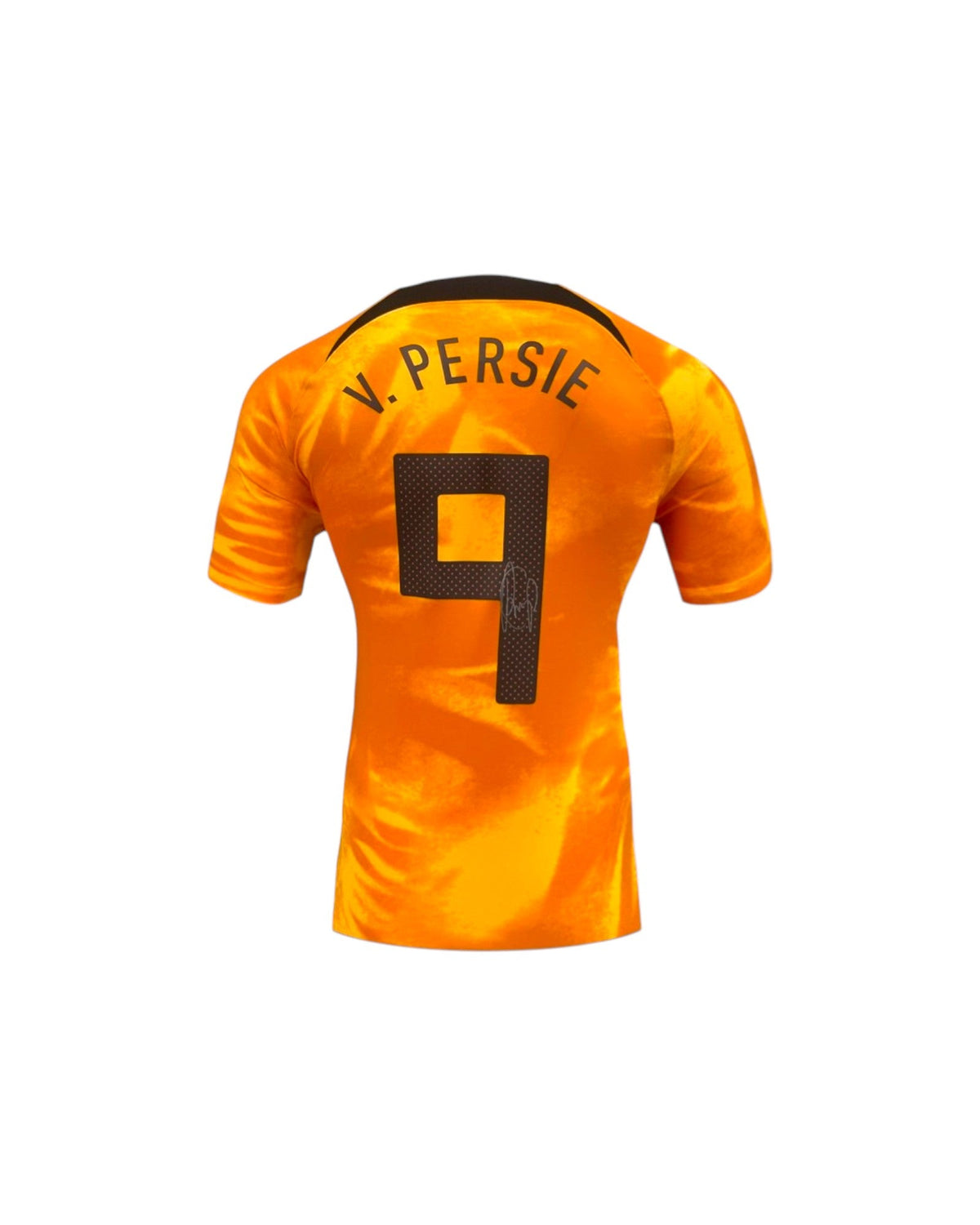 Achterkant van een oranje Nederland nummer 9 voetbalshirt gesigneerd door Robin van Persie.