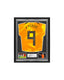 Ingelijst oranje Nederland nummer 9 voetbalshirt gesigneerd door Robin van Persie met twee voetbalfoto’s.