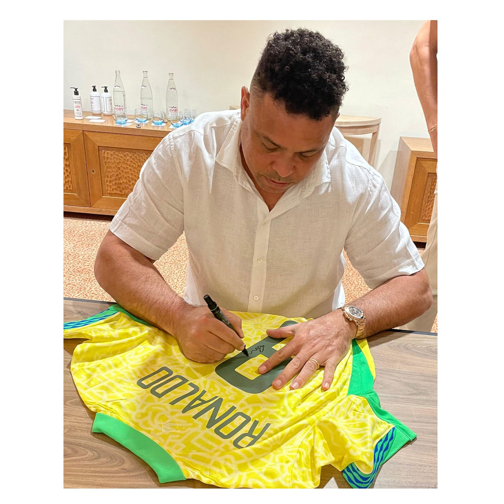 Gesigneerd Brazilië voetbalshirt van Ronaldo de Lima met bewijs van echtheid